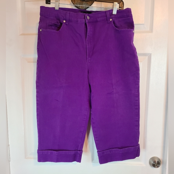 (582) Gloria Vanderbilt Woman's Amanda Classic Capri's, Size: 16 Color: Purple - Picture 4 of 15
